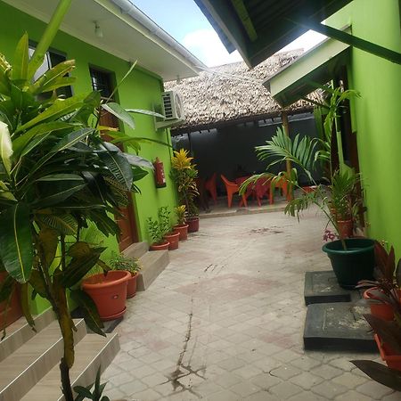 L&J Modern Backpackers Bnb Νταρ ες Σαλάμ Εξωτερικό φωτογραφία