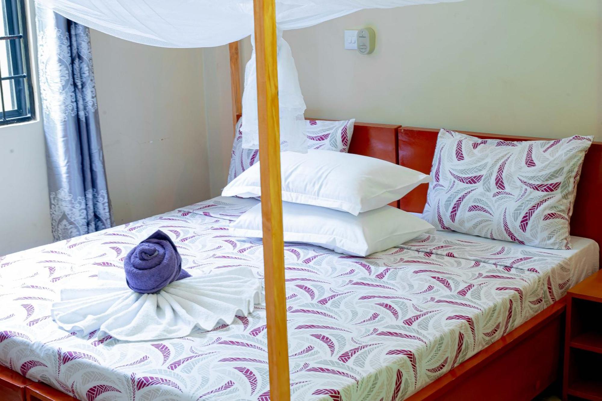 L&J Modern Backpackers Bnb Νταρ ες Σαλάμ Εξωτερικό φωτογραφία