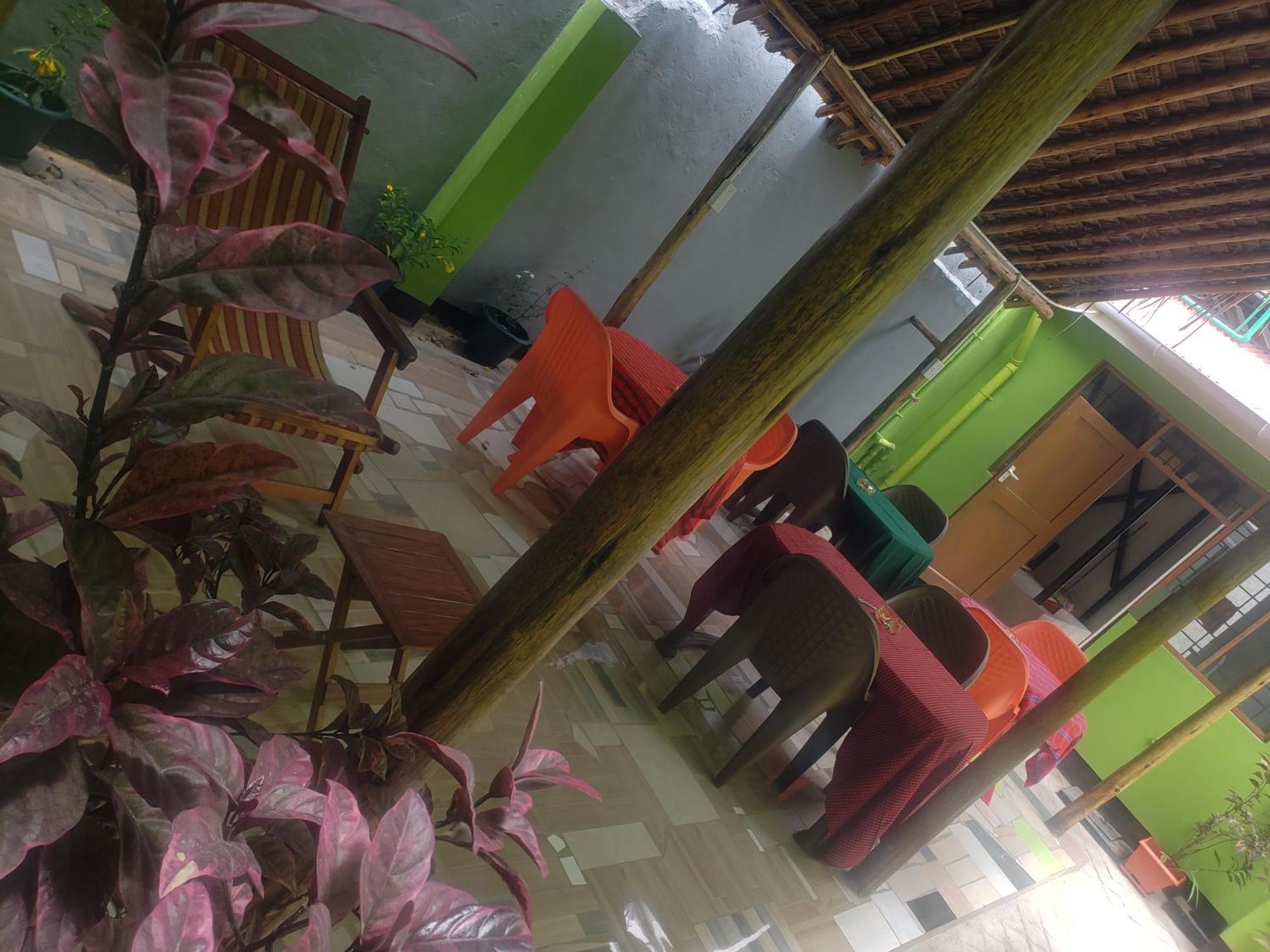 L&J Modern Backpackers Bnb Νταρ ες Σαλάμ Εξωτερικό φωτογραφία