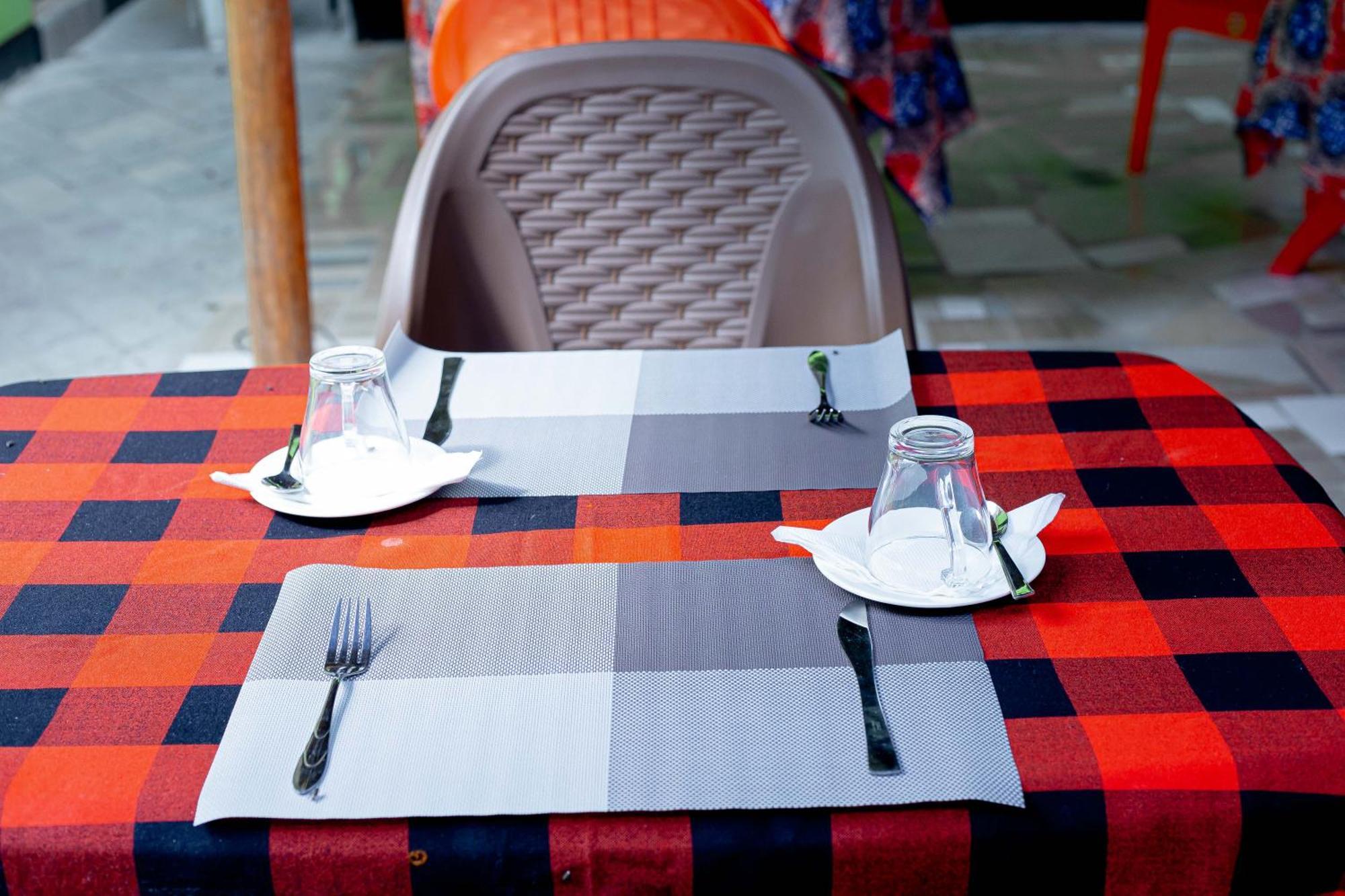 L&J Modern Backpackers Bnb Νταρ ες Σαλάμ Εξωτερικό φωτογραφία