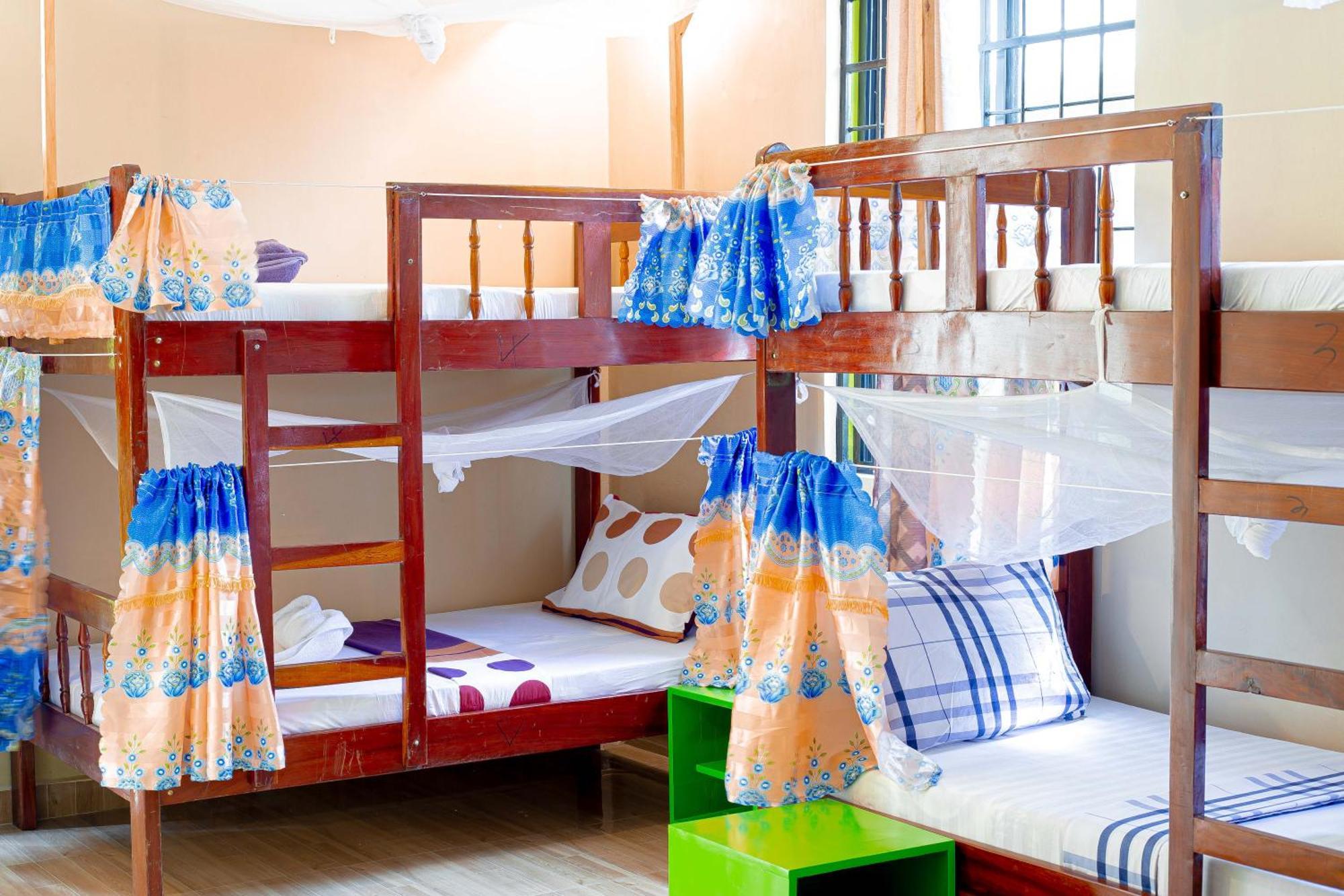 L&J Modern Backpackers Bnb Νταρ ες Σαλάμ Εξωτερικό φωτογραφία
