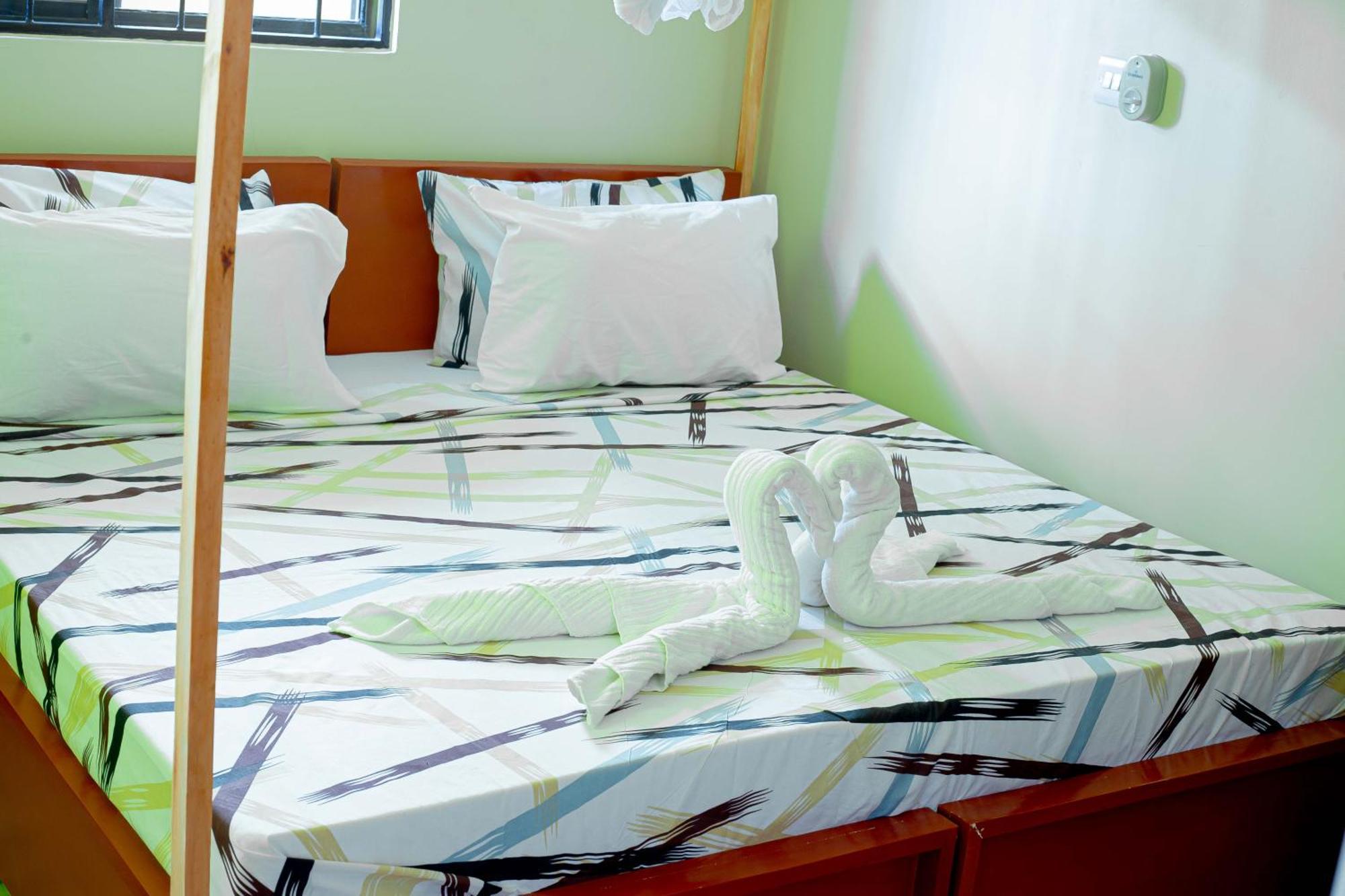 L&J Modern Backpackers Bnb Νταρ ες Σαλάμ Εξωτερικό φωτογραφία