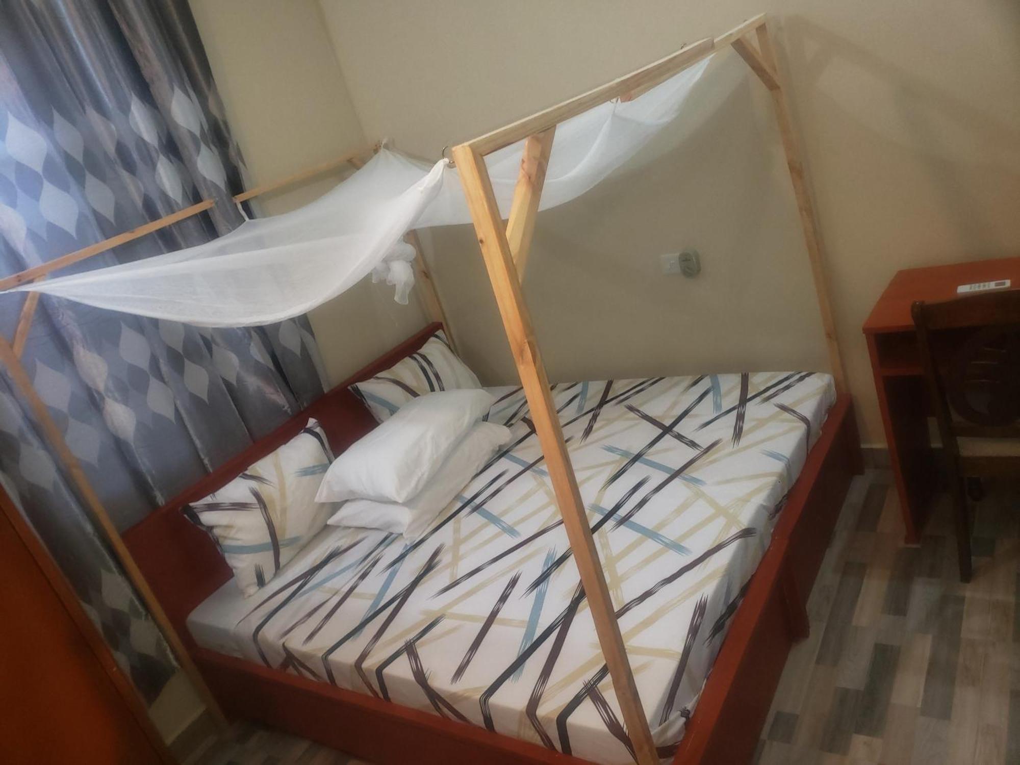 L&J Modern Backpackers Bnb Νταρ ες Σαλάμ Εξωτερικό φωτογραφία