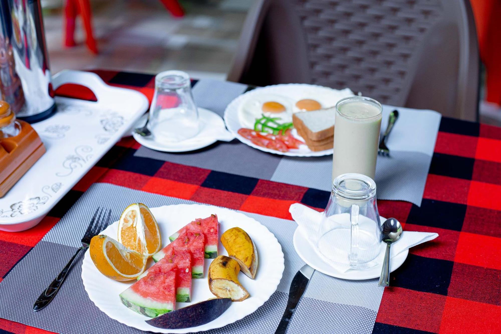 L&J Modern Backpackers Bnb Νταρ ες Σαλάμ Εξωτερικό φωτογραφία