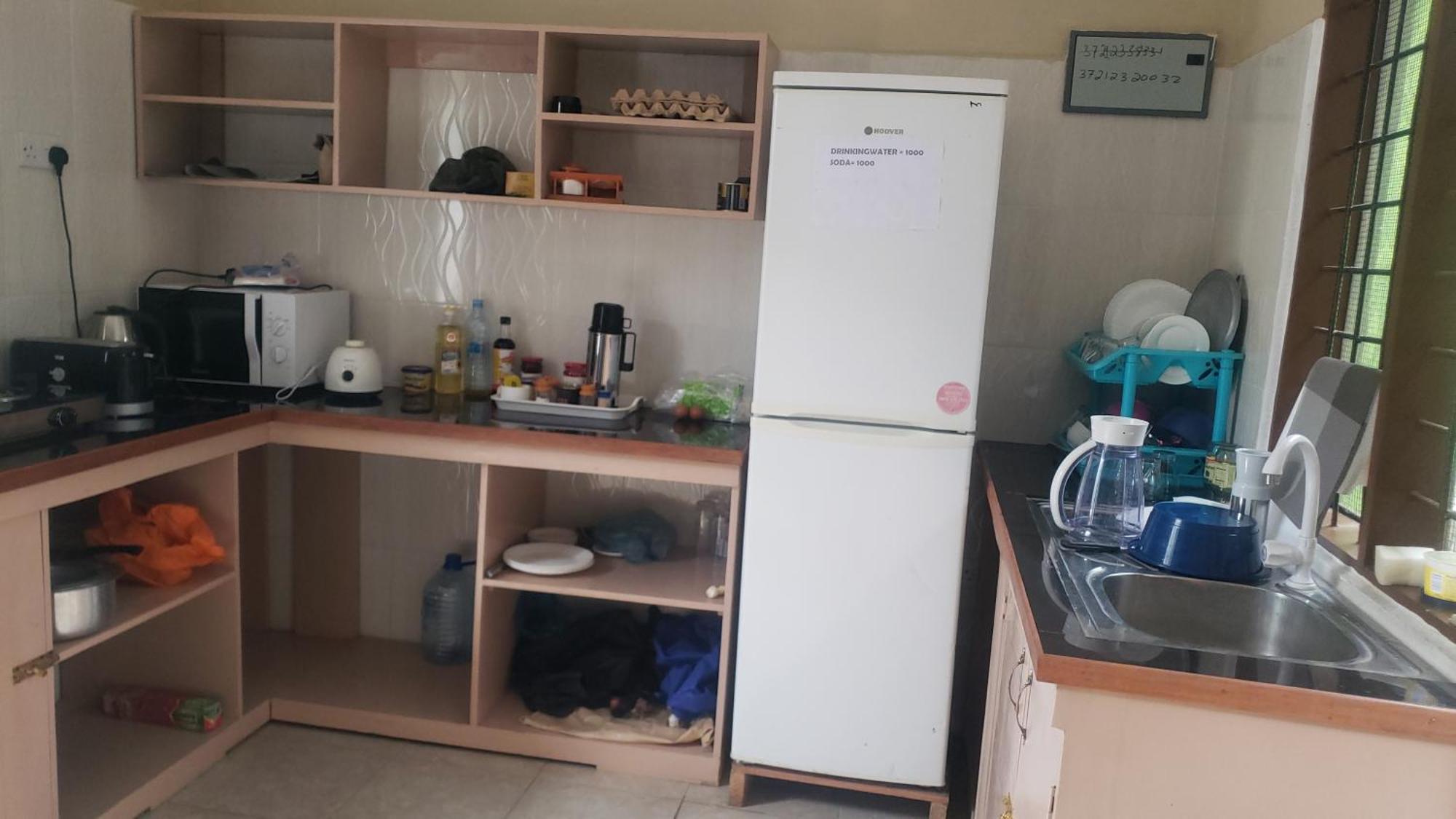 L&J Modern Backpackers Bnb Νταρ ες Σαλάμ Εξωτερικό φωτογραφία