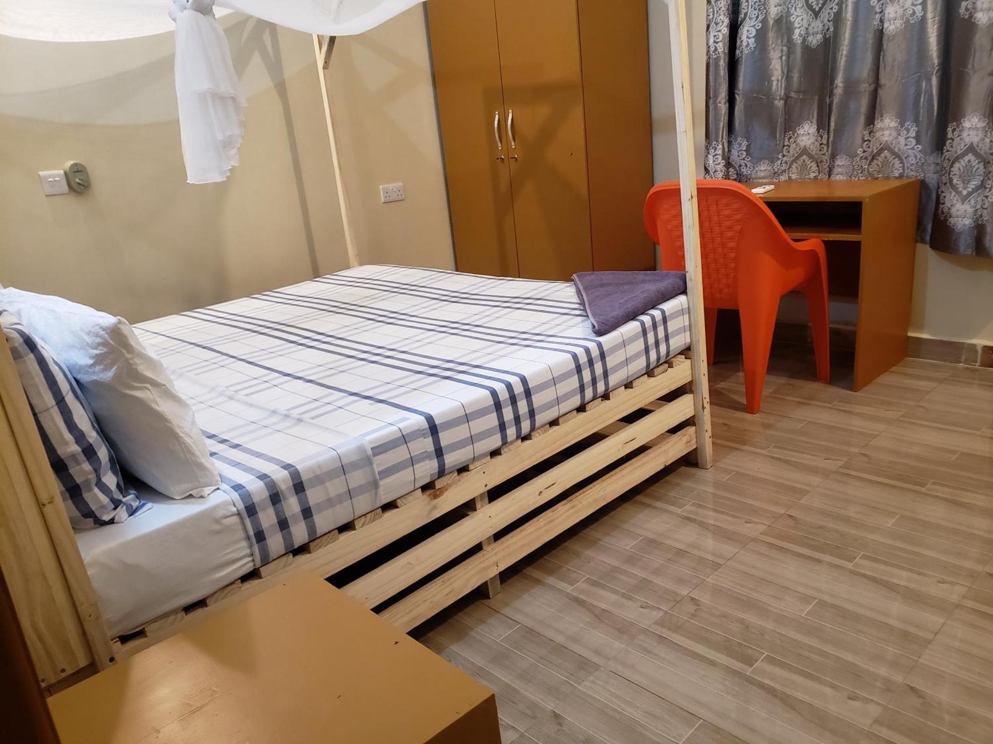 L&J Modern Backpackers Bnb Νταρ ες Σαλάμ Εξωτερικό φωτογραφία
