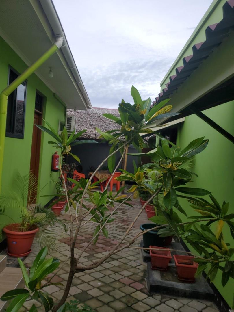 L&J Modern Backpackers Bnb Νταρ ες Σαλάμ Εξωτερικό φωτογραφία
